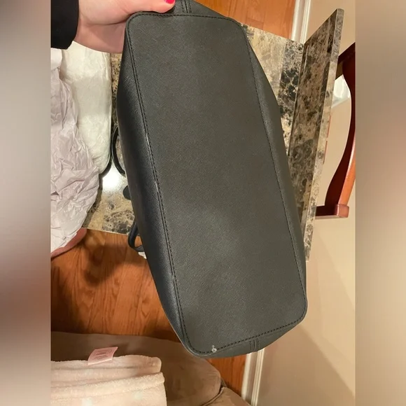 Michael Kors Jet Set Carryall Tote in Black - Picture 11 of 14